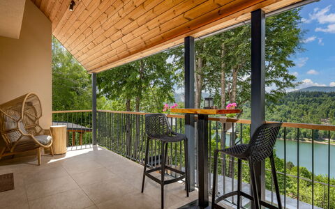 Vrh: Madera, Mueble, Silla, Mueble Para Exteriores, Balcón, Porche, Cubierta, Mesa Al Aire Libre, Sombra, Manchas De Madera