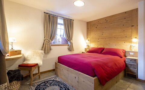 Chalet Ralon: Mueble, Diseño De Interiores, Madera, Techo, Habitación, Piso, Suelo, Cama, Encendiendo, Habitación