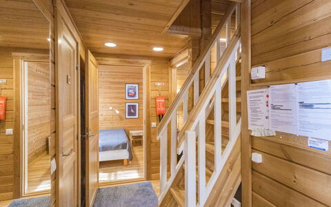 Veramukka B1: Madera, Piso, Suelo, Techo, Diseño De Interiores, Habitación, Manchas De Madera, Casa, Madera Dura, Puerta