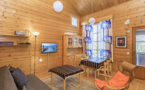 Veramukka B1: Madera, Techo, Diseño De Interiores, Piso, Casa, Suelo, Cabaña, Habitación, Cuarto De Troncos, Manchas De Madera