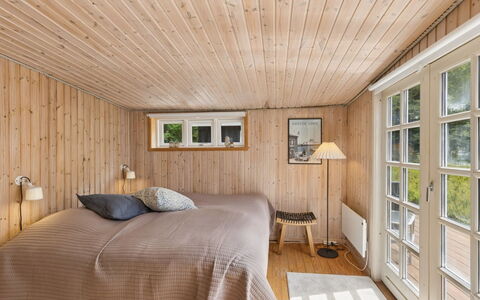 Ami - 850M from the Sea: Diseño De Interiores, Piso, Mueble, Madera, Suelo, Habitación, Techo, Cama, Habitación, Suelos De Madera