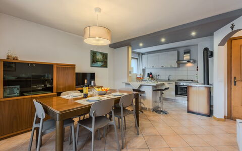 Casa Roby: Mueble, Diseño De Interiores, Cocina, Mostrador, Piso, Techo, Suelo, Habitación, Cocina Y Comedor Mesa, Gabinetes