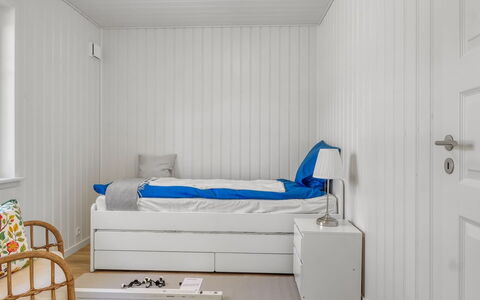 Edine - 917M from the Sea: Piso, Diseño De Interiores, Madera, Suelo, Mueble, Habitación, Habitación, Casa, Cama, Suelos De Madera