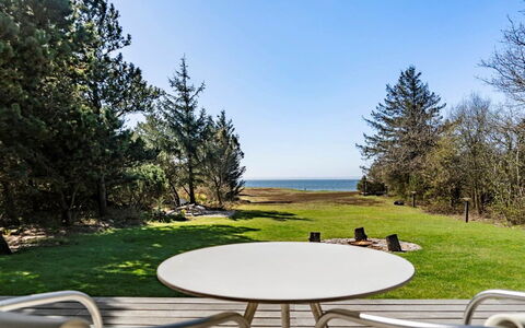 Beatrice - 100M to the Fjord: Mueble, Mueble Para Exteriores, Silla, Mesa, Mesa Al Aire Libre, Cocina Y Comedor Mesa, Sombra, Jardín, Mesa De Café, Césped
