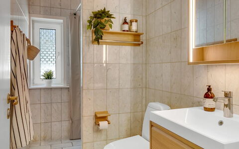 Senija - 175M from the Sea: Baño, Arreglo De Tubería, Piso, Diseño De Interiores, Lavabo Del Baño, Lavabo, Suelo, Baño, Asiento Del Baño, Grifo