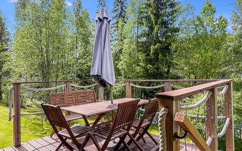 Villa Kaidanjylhä: Madera, Mueble, Madera Dura, Silla, Cubierta, Manchas De Madera, Mueble Para Exteriores, Suelos De Madera, Tablón, Porche