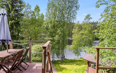 Villa Kaidanjylhä: Cielo, Mueble, Madera, Mueble Para Exteriores, Mesa, Silla, Nube, Mesa Al Aire Libre, Madera Dura, Tablón