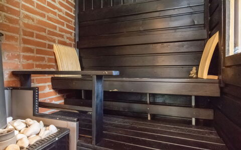 Villa Kaidanjylhä: Cielo, Mueble, Madera, Mueble Para Exteriores, Mesa, Silla, Nube, Mesa Al Aire Libre, Madera Dura, Tablón