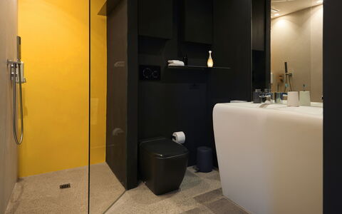 Villetta Farfallina: Pared, Arreglo De Tubería, Baño, Diseño De Interiores, Piso, Suelo, Plomería, Encendiendo, Grifo, Lavabo Del Baño
