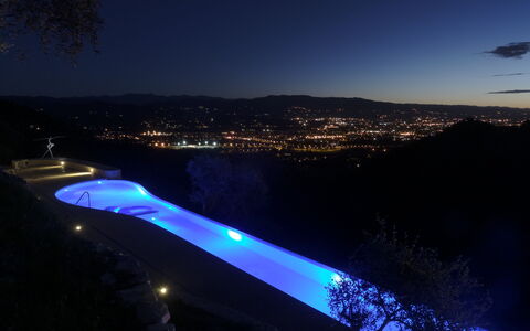 Villetta Farfallina: Azul, Piscina, Noche, Noche, Recurso, Oscuridad, Ciudad De Vacaciones, Fuente De Agua