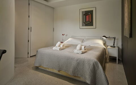 Villetta Farfallina: Mueble, Cama, Diseño De Interiores, Suelo, Piso, Habitación, Pared, Habitación, Sábana, Techo
