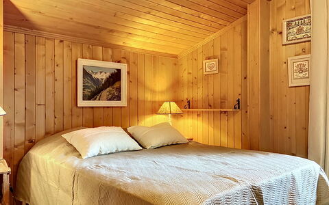 Muzzli: Mueble, Diseño De Interiores, Habitación, Cama, Suelo, Piso, Madera, Techo, Habitación, Sábana