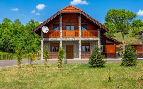 Plitvička Jezera: Hierba, Casa, Cabaña, Área Rural, Casa, Puerta, Casa De Campo, Césped, Jardín, Yarda