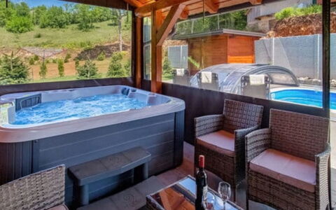 Plitvička Jezera: Mueble, Piso, Arreglo De Tubería, Diseño De Interiores, Suelo, Bañera, Recurso, Piscina, Silla
