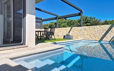 Lotta: Piscina, Mueble Para Exteriores, Recurso, Material Compuesto, Sombra, Eco Hotel, Ocio, Cubierta, Silla, Estructura Al Aire Libre