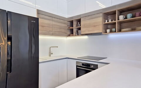Lotta: Cocina, Gabinetes, Aparato De Cocina, Diseño De Interiores, Piso, Mostrador, Pared, Mueble, Madera, Casa