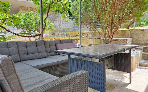 Aurora: Mueble, Mueble Para Exteriores, Mesa, Mesa Al Aire Libre, Silla, Jardín, Sombra, Patio Interior, Patio, Yarda