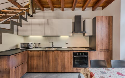 Silvia: Piso, Mueble, Diseño De Interiores, Madera, Cocina, Mostrador, Gabinetes, Suelo, Suelos De Madera, Techo