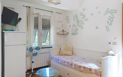 La Casa Azzurra: Mueble, Diseño De Interiores, Pared, Suelo, Habitación, Madera, Habitación, Piso, Encendiendo, Cama