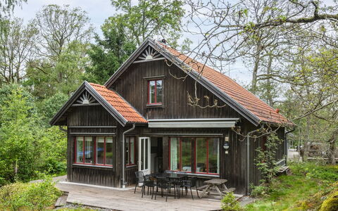 Lövekulle: Edificio, Madera, Casa, Techo, Casa, Cabaña, Vía Muerta, Área Rural, Puerta, Casa De Campo