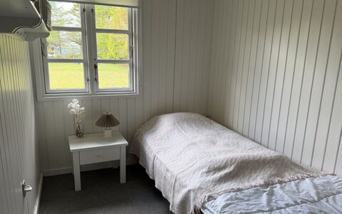 Arisa - from the Sea: Madera, Suelo, Piso, Habitación, Sábana, Cama, Lecho, Habitación, Marco De La Cama, Linos
