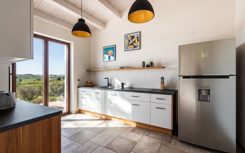 Villa Maddalena: Cocina, Aparato De Cocina, Mostrador, Diseño De Interiores, Mueble, Gabinetes, Electrodoméstico, Piso, Electrodoméstico, Casa