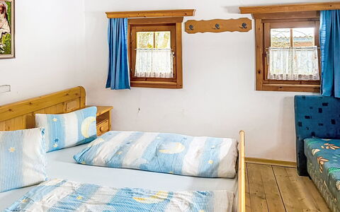 Berger: Ventana, Arquitectura, Barrio Residencial, Casa, Casa, Techo, Cabaña, Entrada De Coches, Suburbio, Segmento D