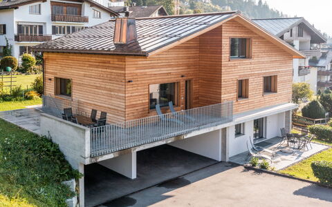 Flims 832: Ventana, Arquitectura, Barrio Residencial, Casa, Casa, Techo, Cabaña, Entrada De Coches, Suburbio, Segmento D