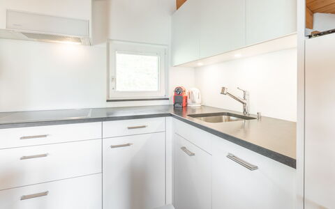 Darschalè 11: Cocina, Mostrador, Diseño De Interiores, Piso, Madera, Gabinetes, Techo, Suelo, Casa, Fregadero