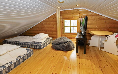 Kariniemi: Madera, Piso, Suelo, Diseño De Interiores, Techo, Suelos De Madera, Mueble, Habitación, Manchas De Madera, Madera Dura