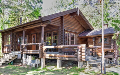 Kariniemi: Mueble, Diseño De Interiores, Pared, Piso, Madera, Suelo, Habitación, Techo, Encendiendo, Casa