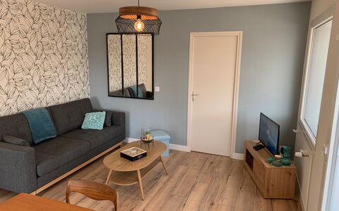 Dolce Vita: Mueble, Diseño De Interiores, Pared, Piso, Madera, Suelo, Habitación, Techo, Encendiendo, Casa