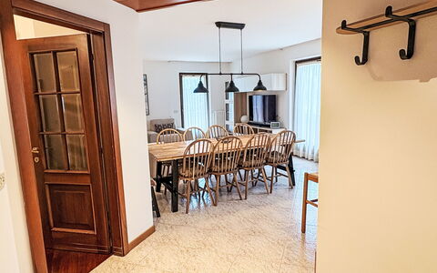Sun: Mueble, Diseño De Interiores, Pared, Piso, Madera, Suelo, Habitación, Techo, Encendiendo, Casa