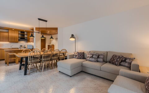 Sun: Diseño De Interiores, Piso, Suelo, Mueble, Madera, Techo, Habitación, Sofá, Sala, Suelos De Madera