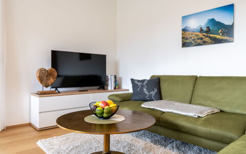 Family Nest Goldeck & See: Mueble, Diseño De Interiores, Piso, Suelo, Sofá, Madera, Sala, Habitación, Mesa, Encendiendo