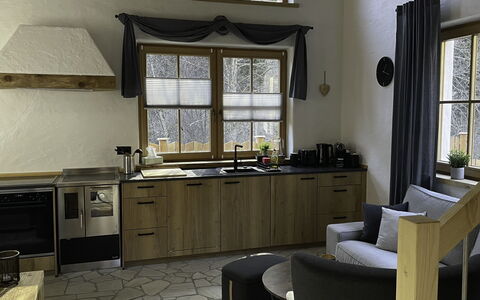 Chalet Auszeit: Mueble, Diseño De Interiores, Piso, Madera, Cocina, Mostrador, Suelo, Silla, Gabinetes, Habitación