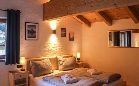 Chalet Auszeit: Mueble, Diseño De Interiores, Cama, Pared, Habitación, Piso, Suelo, Habitación, Madera, Techo