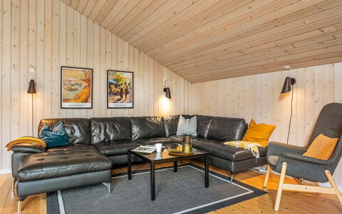 Sissa - 700M from the Sea: Madera, Diseño De Interiores, Techo, Mueble, Piso, Casa, Sala, Encendiendo, Suelos De Madera, Sofá