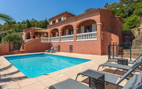 La Londe les Maures 71: Barrio Residencial, Piscina, Recurso, Inmuebles, Balcón, Villa, Mueble Para Exteriores, Eco Hotel, Hacienda, Sunlounger