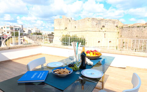 Sveva: Departamento, Silla, Balcón, Hotel, Cocina Y Comedor Mesa