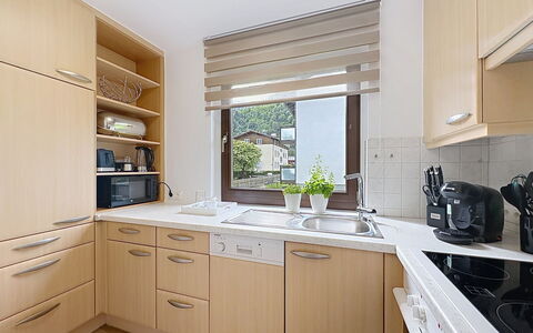 Jäger Suite: Cocina, Mostrador, Gabinetes, Aparato De Cocina, Diseño De Interiores, Madera, Mueble, Casa, Piso, Electrodoméstico