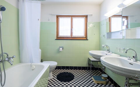 Casa Murissen: Baño, Arreglo De Tubería, Piso, Diseño De Interiores, Suelo, Lavabo Del Baño, Lavabo, Grifo, Plomería, Loseta
