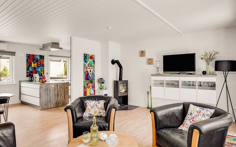 Heloise - 900M from the Sea: Mueble, Diseño De Interiores, Piso, Sofá, Suelo, Sala, Madera, Techo, Habitación, Suelos De Madera