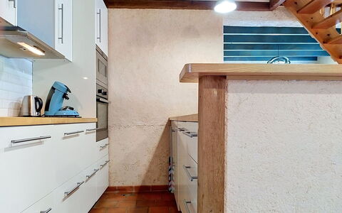 L'Ancienne Ferme: Piso, Mostrador, Madera, Suelo, Diseño De Interiores, Mueble, Cocina, Gabinetes, Techo, Aparato De Cocina