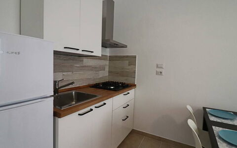 Nausica: Piso, Diseño De Interiores, Suelo, Madera, Mueble, Electrodoméstico, Mostrador, Gabinetes, Cocina, Habitación
