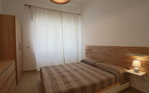 Nausica: Cama, Mueble, Diseño De Interiores, Habitación, Pared, Lecho, Madera, Sábana, Suelo, Piso