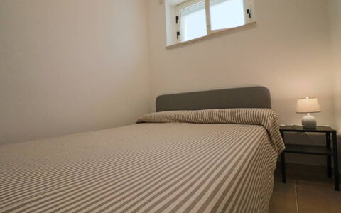 Nausica: Habitación, Cama, Diseño De Interiores, Suelo, Sábana, Mueble, Lecho, Piso, Habitación, Techo