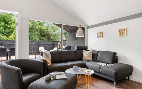 Sibyll - 1Km from the Sea: Madera, Mueble, Diseño De Interiores, Sofá, Sala, Casa, Piso, Suelo, Techo