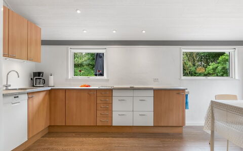 Sibyll - 1Km from the Sea: Piso, Diseño De Interiores, Cocina, Mostrador, Madera, Techo, Gabinetes, Mueble, Suelo, Casa