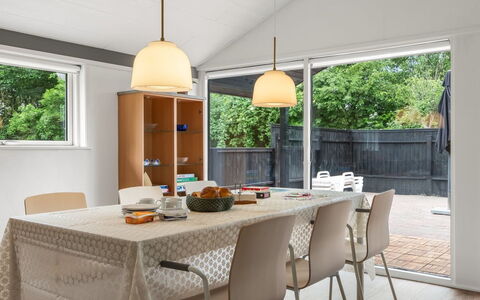 Sibyll - 1Km from the Sea: Mueble, Diseño De Interiores, Lámpara, Silla, Piso, Mesa, Madera, Techo, Cocina Y Comedor Mesa, Comedor